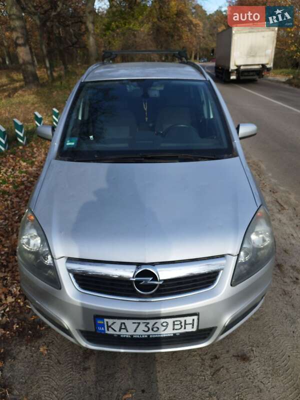 Минивэн Opel Zafira 2006 в Киеве