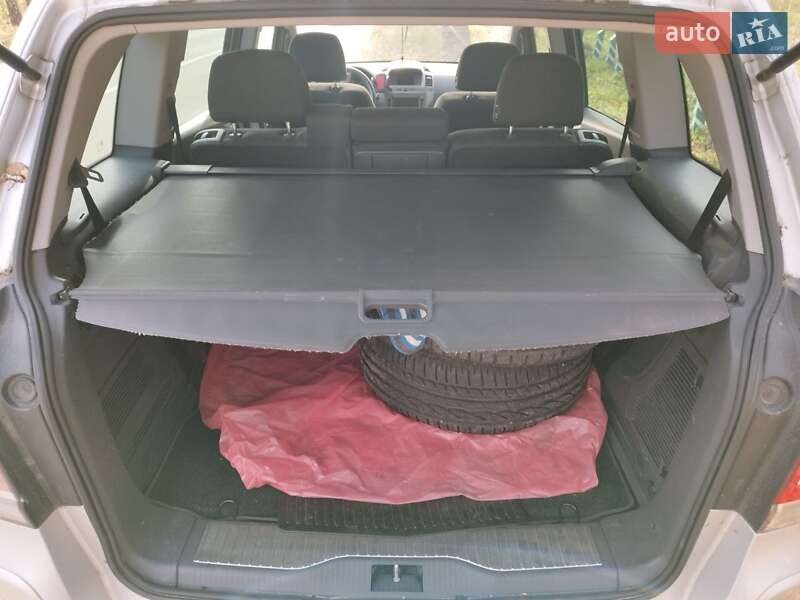 Минивэн Opel Zafira 2006 в Киеве