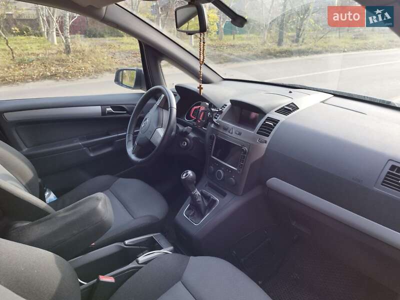 Минивэн Opel Zafira 2006 в Киеве