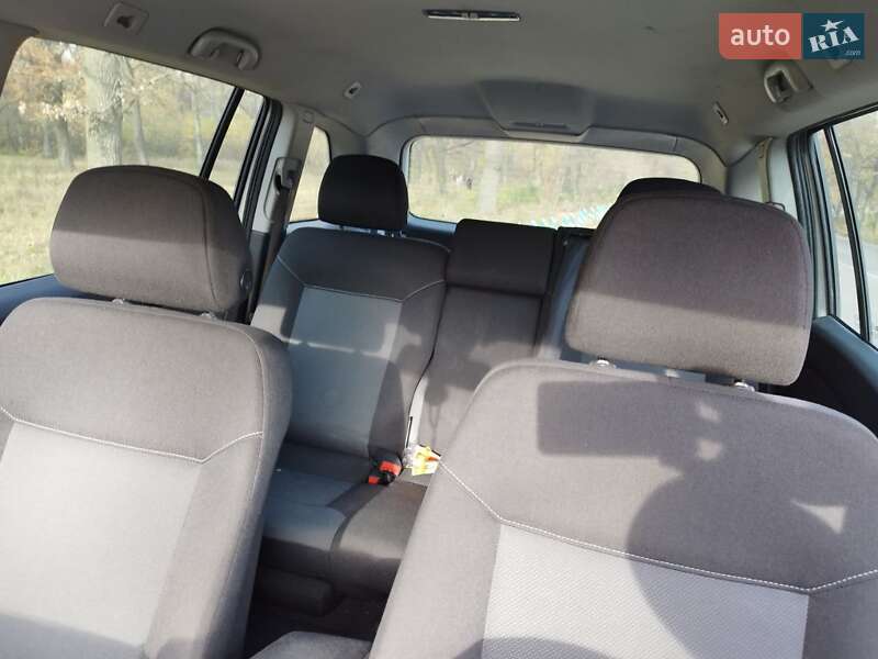Минивэн Opel Zafira 2006 в Киеве