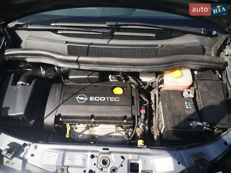 Мінівен Opel Zafira 2006 в Коломиї