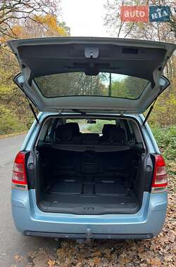 Минивэн Opel Zafira 2009 в Ужгороде