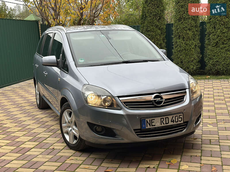 Минивэн Opel Zafira 2010 в Виннице