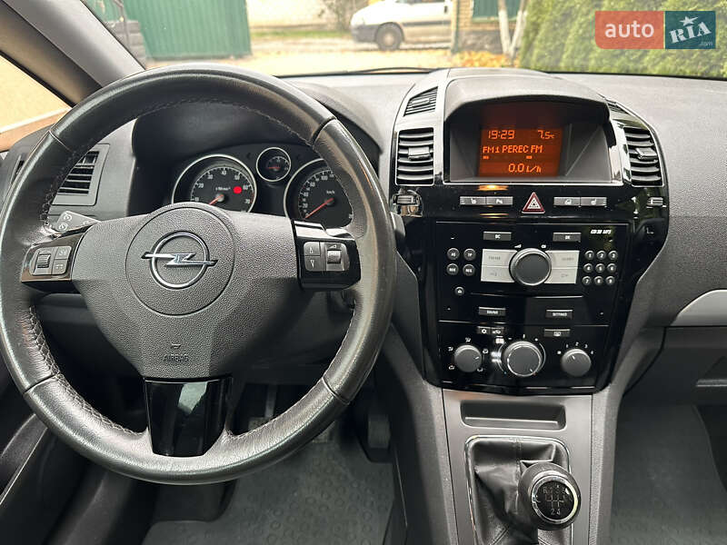 Минивэн Opel Zafira 2010 в Виннице