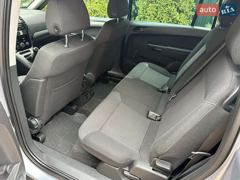 Минивэн Opel Zafira 2010 в Виннице