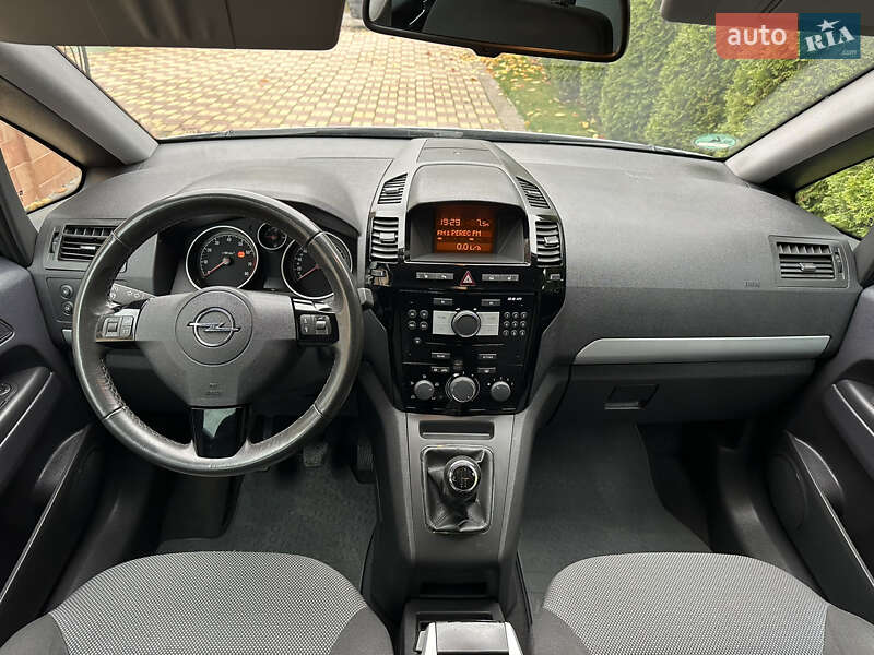 Минивэн Opel Zafira 2010 в Виннице