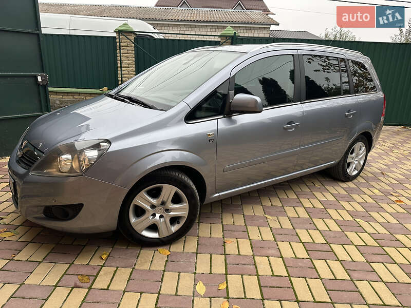 Минивэн Opel Zafira 2010 в Виннице