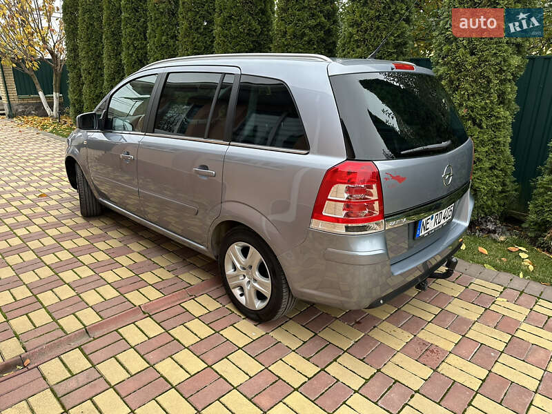 Минивэн Opel Zafira 2010 в Виннице