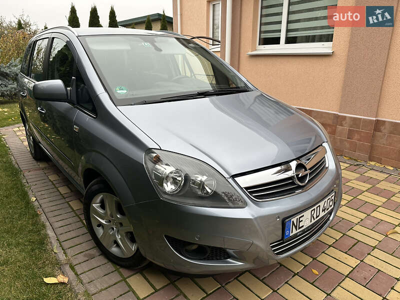 Минивэн Opel Zafira 2010 в Виннице