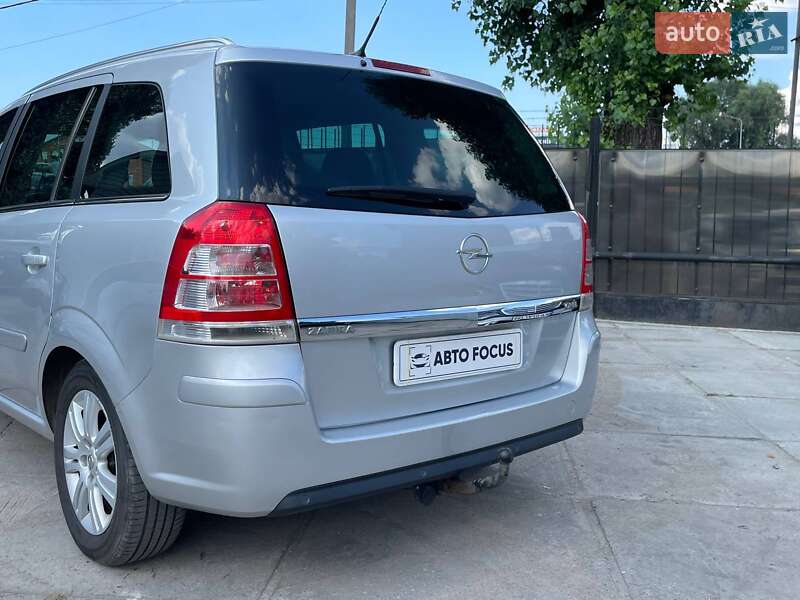 Минивэн Opel Zafira 2011 в Киеве