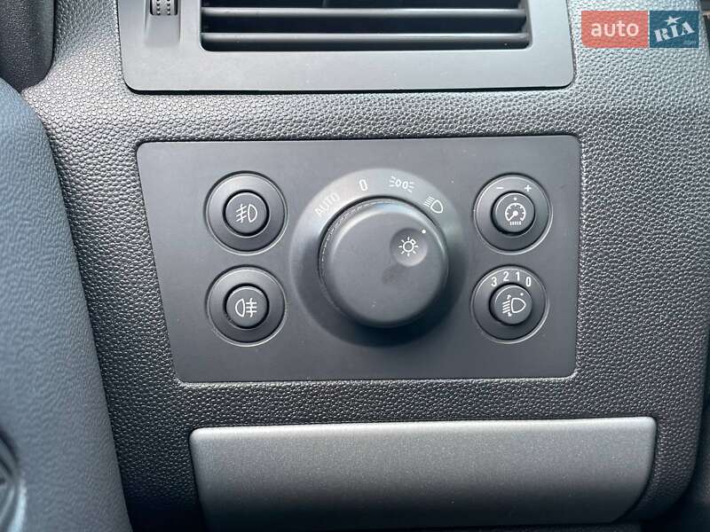 Минивэн Opel Zafira 2011 в Киеве