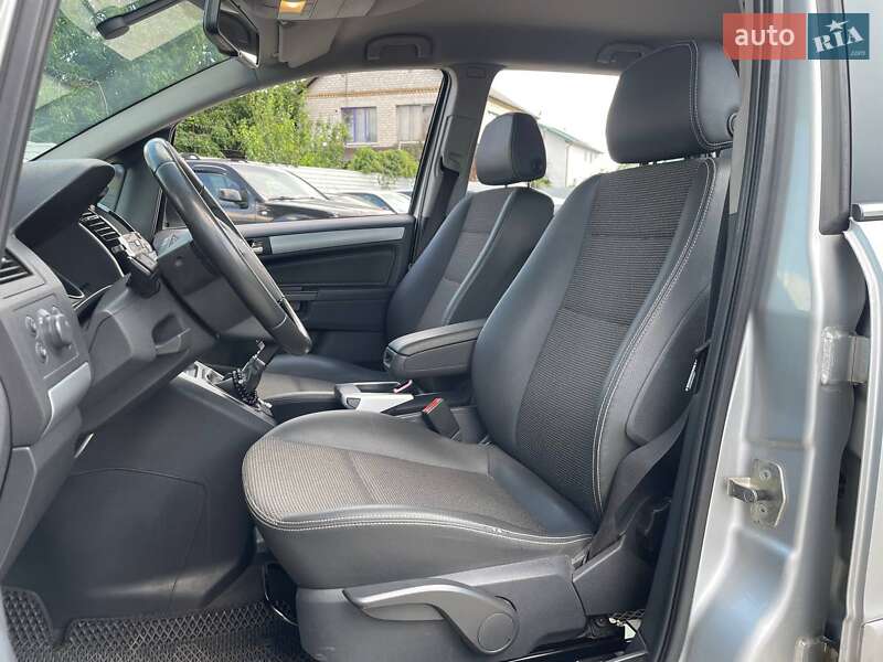 Минивэн Opel Zafira 2011 в Киеве