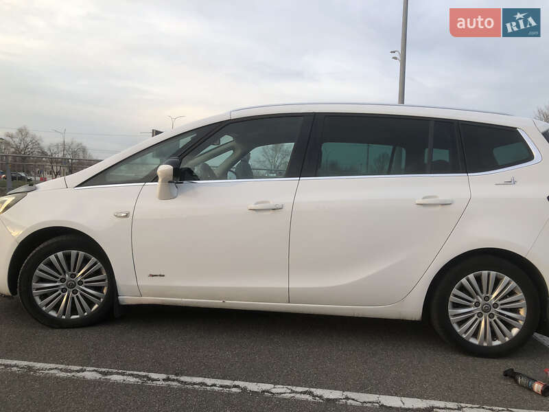 Минивэн Opel Zafira 2017 в Киеве