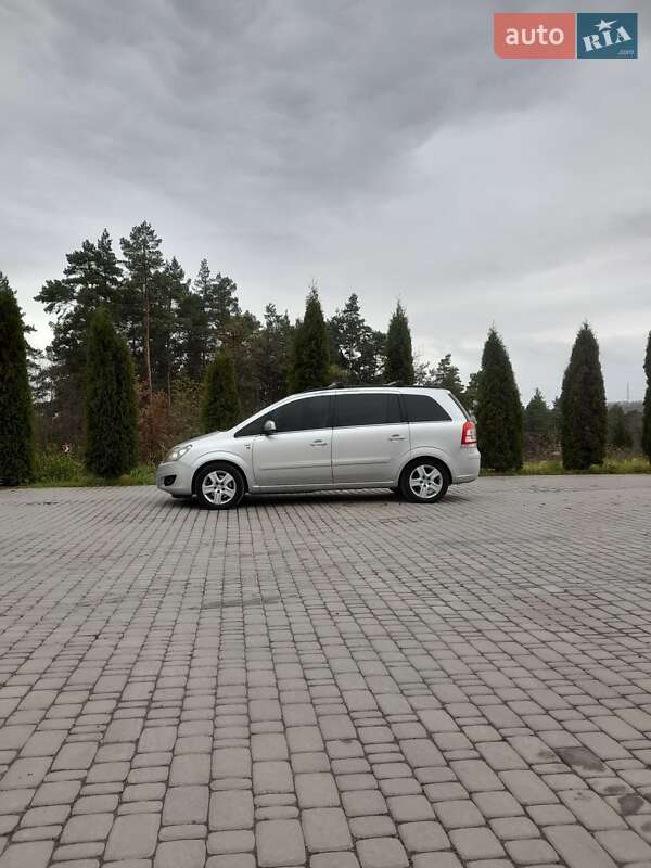 Минивэн Opel Zafira 2010 в Бучаче фото 4 Минивэн Opel Zafira 2010 в Бучаче
