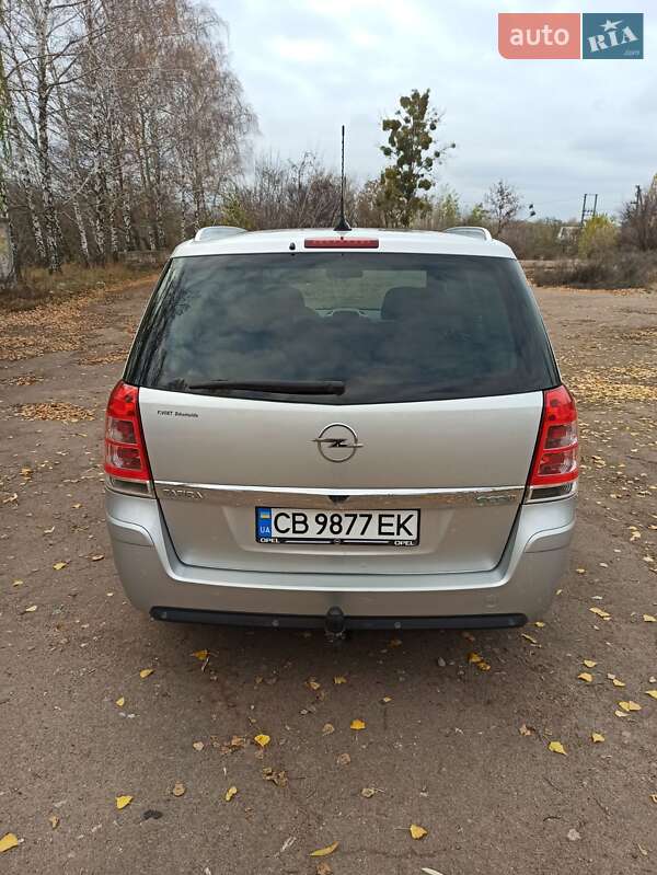 Минивэн Opel Zafira 2011 в Варве