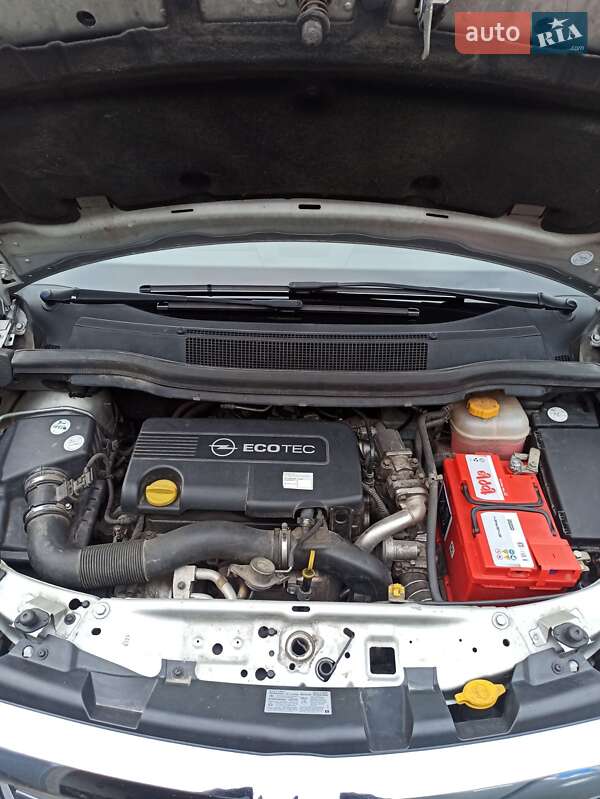 Минивэн Opel Zafira 2011 в Варве