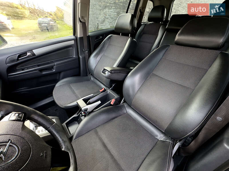 Минивэн Opel Zafira 2009 в Каменец-Подольском