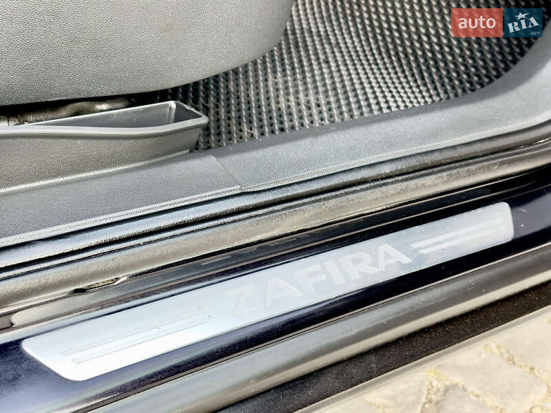 Минивэн Opel Zafira 2009 в Каменец-Подольском