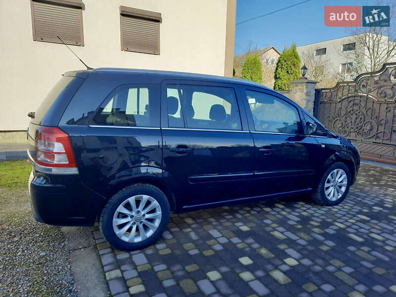 Минивэн Opel Zafira 2014 в Калуше