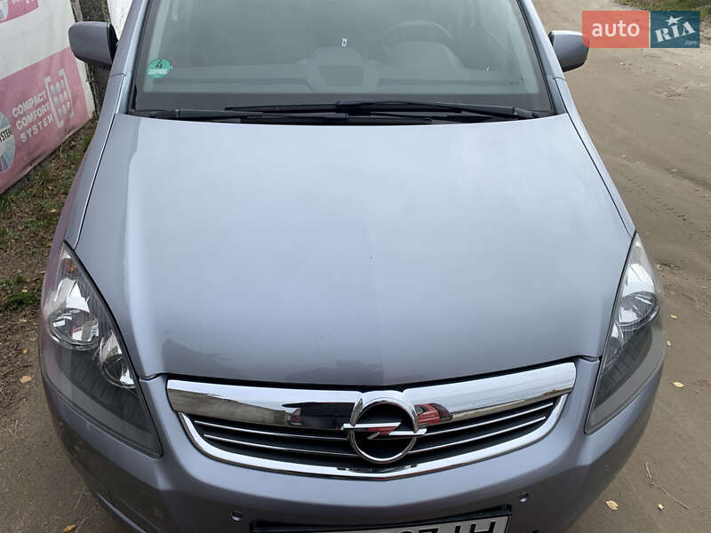 Минивэн Opel Zafira 2011 в Ровно