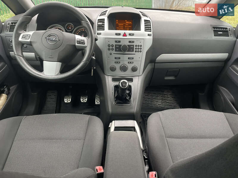 Минивэн Opel Zafira 2008 в Староконстантинове