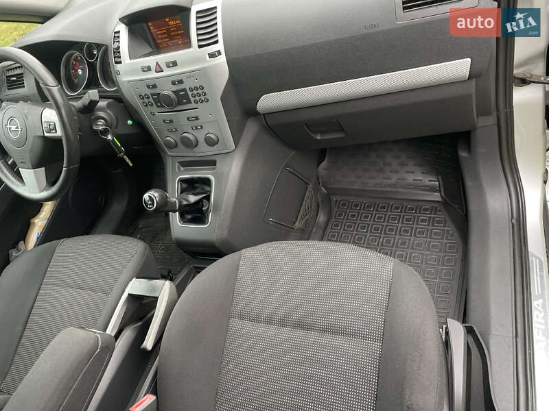 Минивэн Opel Zafira 2008 в Староконстантинове