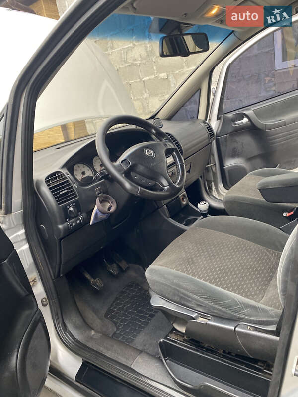 Минивэн Opel Zafira 2005 в Кривом Роге