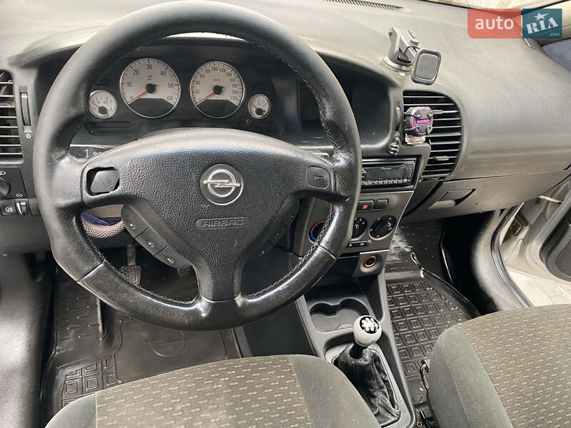 Минивэн Opel Zafira 2005 в Кривом Роге