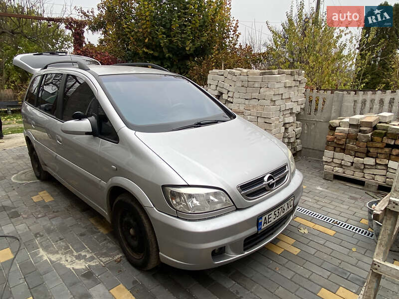 Минивэн Opel Zafira 2005 в Кривом Роге