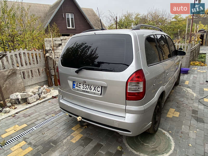 Минивэн Opel Zafira 2005 в Кривом Роге