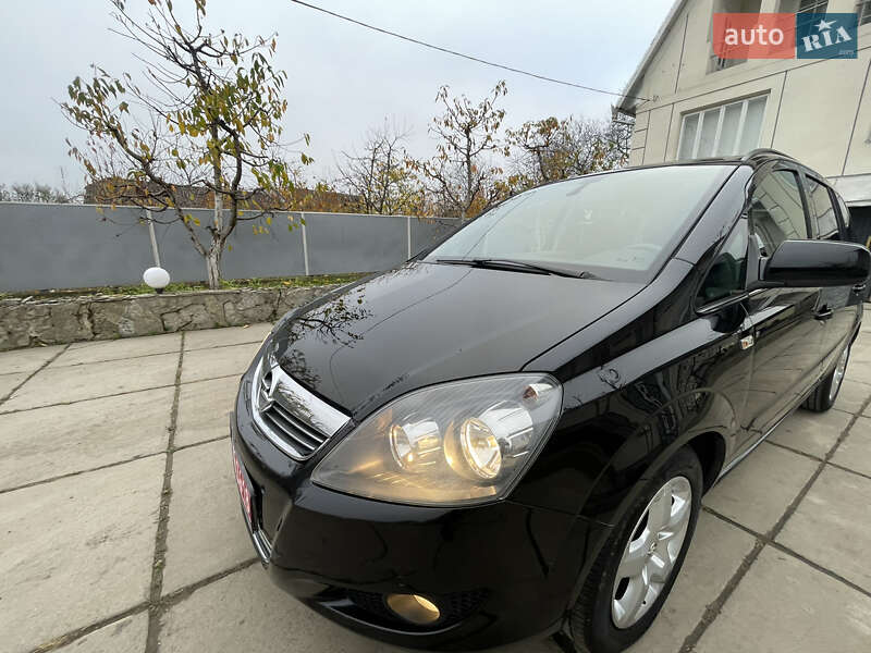 Мінівен Opel Zafira 2011 в Хотині