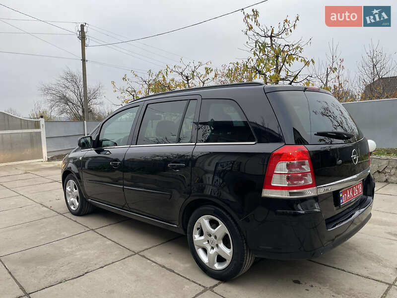 Мінівен Opel Zafira 2011 в Хотині