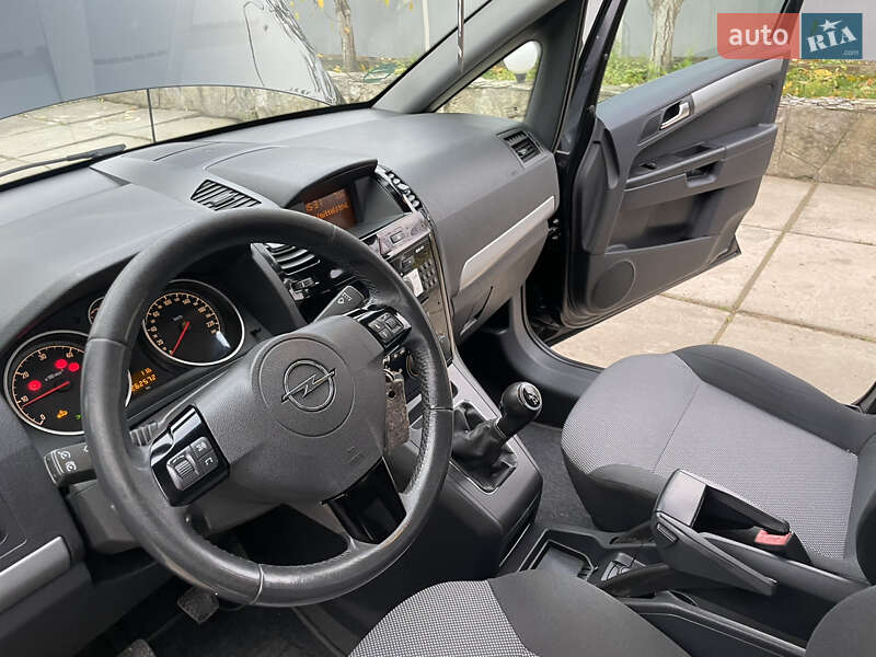 Мінівен Opel Zafira 2011 в Хотині