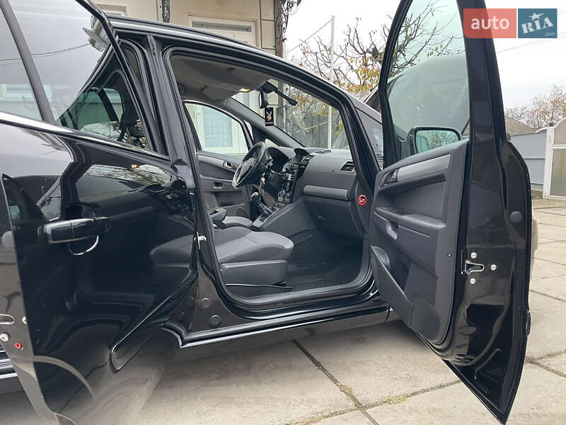 Мінівен Opel Zafira 2011 в Хотині