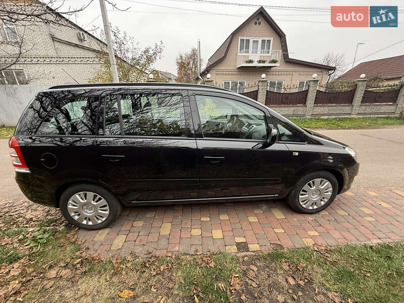 Минивэн Opel Zafira 2010 в Борисполе