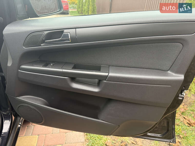 Минивэн Opel Zafira 2010 в Борисполе