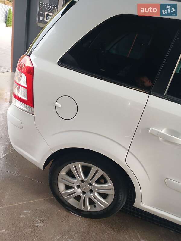 Мінівен Opel Zafira 2012 в Черкасах