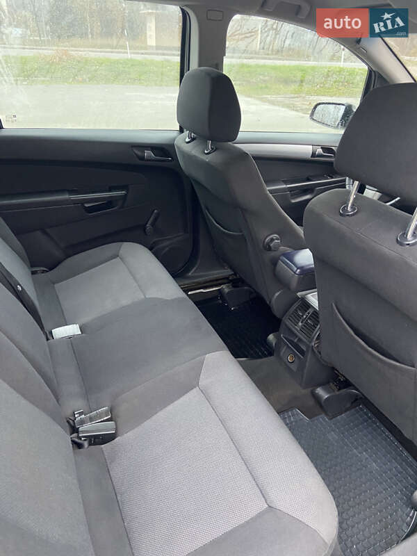 Минивэн Opel Zafira 2007 в Обухове фото 4 Минивэн Opel Zafira 2007 в Обухове