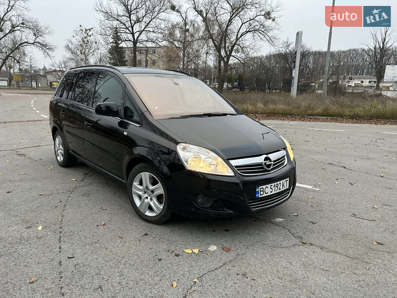 Минивэн Opel Zafira 2010 в Коростене