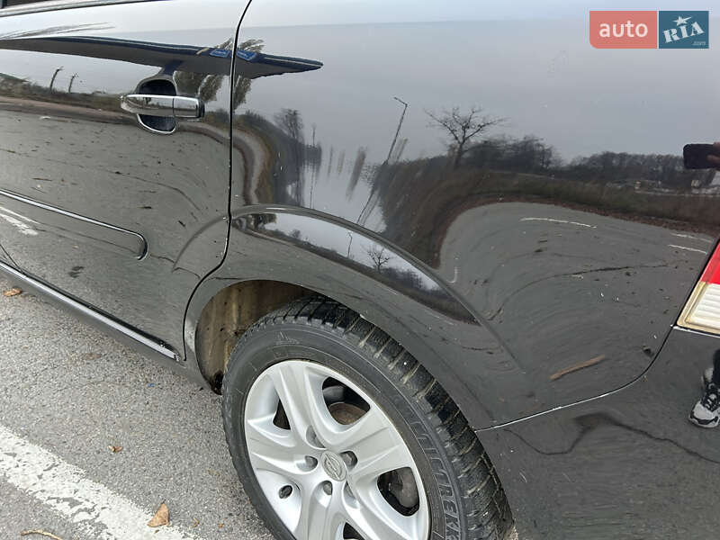 Минивэн Opel Zafira 2010 в Коростене