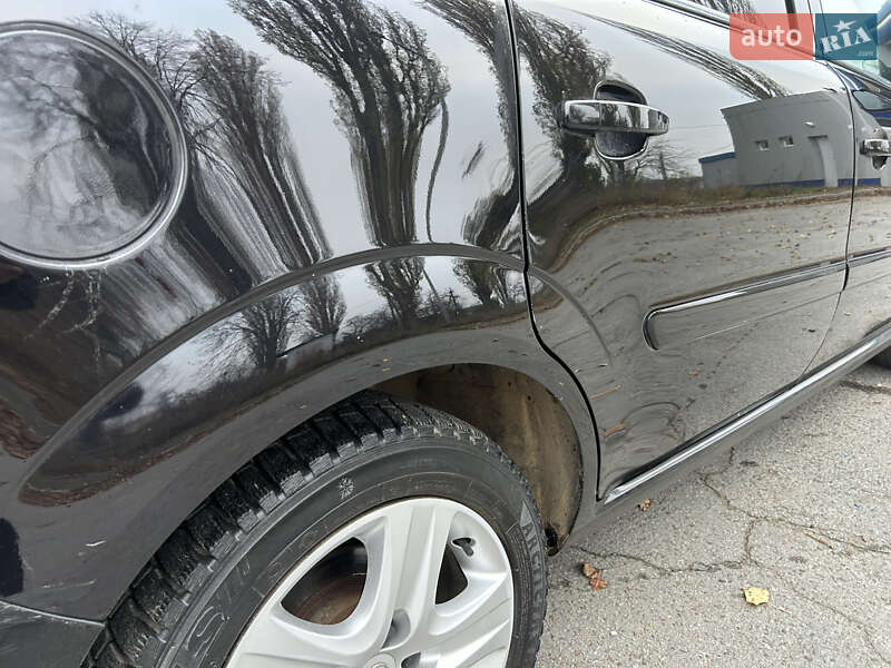 Минивэн Opel Zafira 2010 в Коростене