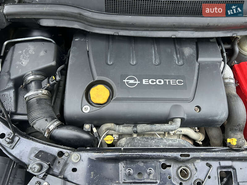 Минивэн Opel Zafira 2010 в Коростене