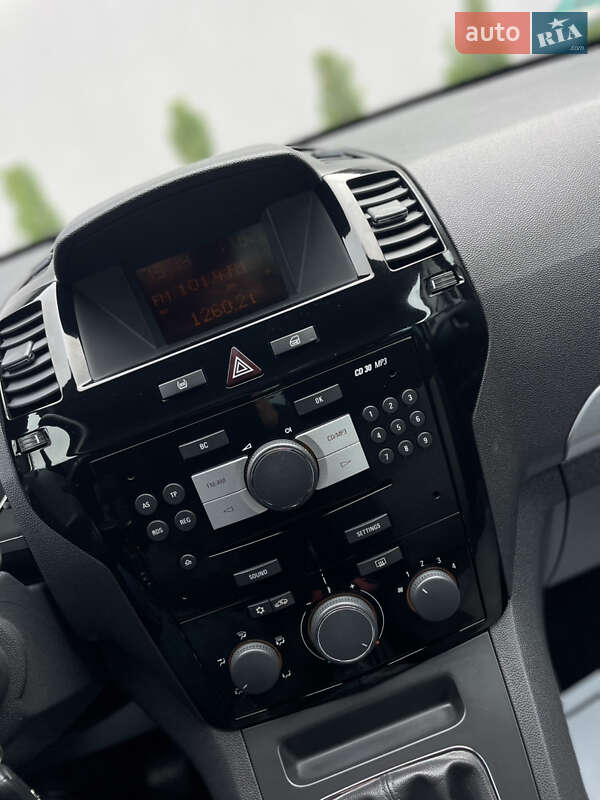 Мінівен Opel Zafira 2011 в Дрогобичі