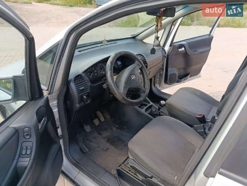 Минивэн Opel Zafira 2004 в Славянске