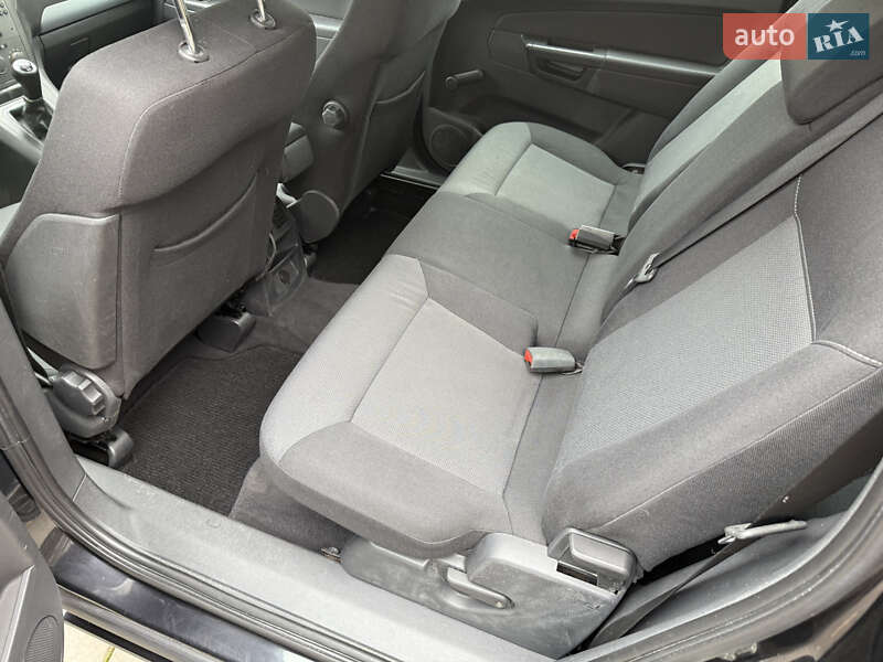 Минивэн Opel Zafira 2007 в Луцке