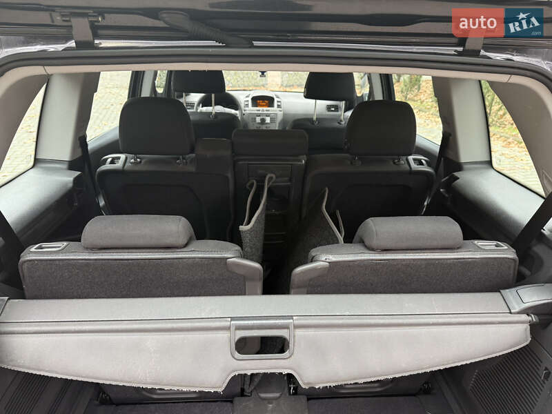 Минивэн Opel Zafira 2007 в Луцке