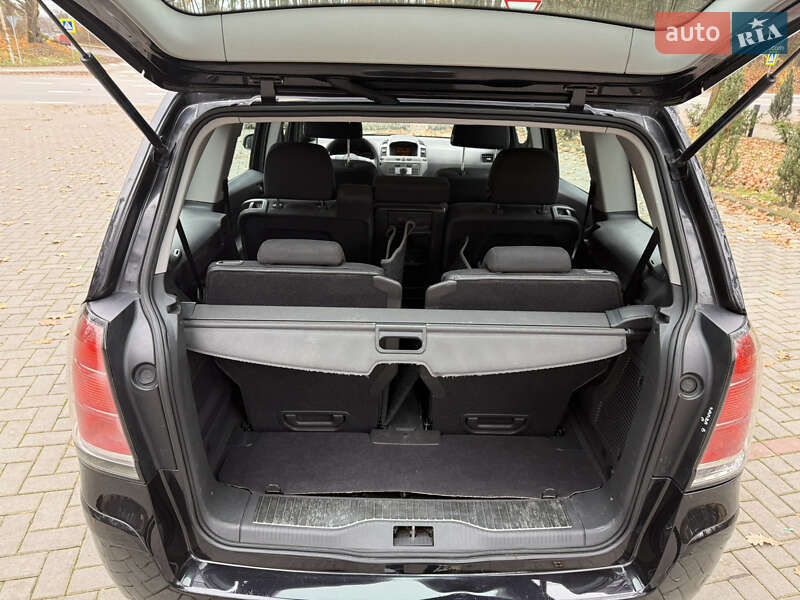 Минивэн Opel Zafira 2007 в Луцке