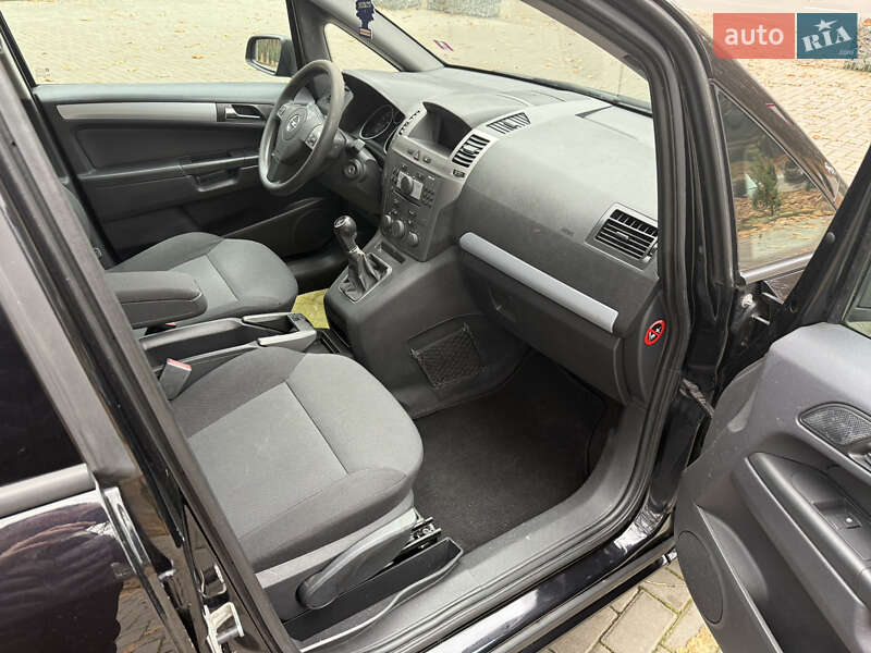 Минивэн Opel Zafira 2007 в Луцке