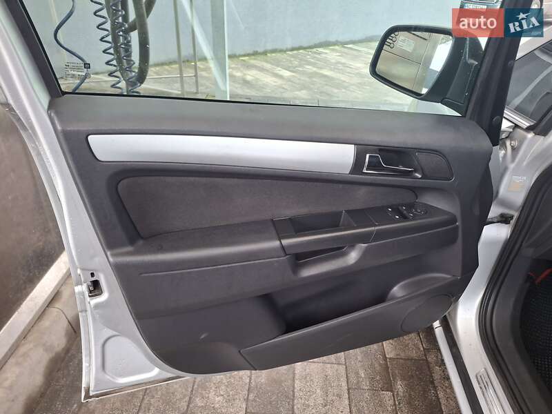Мінівен Opel Zafira 2010 в Луцьку фото 19 Мінівен Opel Zafira 2010 в Луцьку