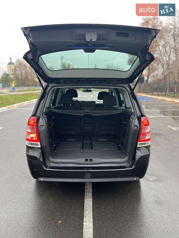 Минивэн Opel Zafira 2011 в Белогородке
